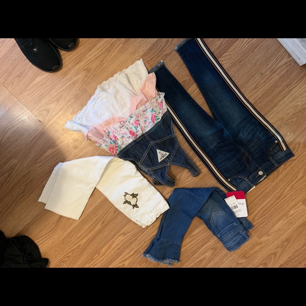 Bundle of 4t toddler girl clothes. Very cute